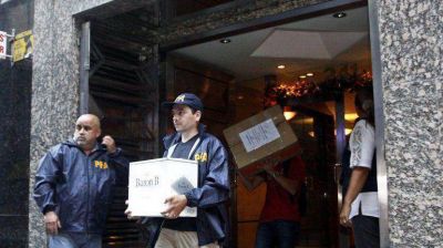Allanaron dos oficinas porte�as del empresario L�zaro B�ez por presunta evasi�n fiscal