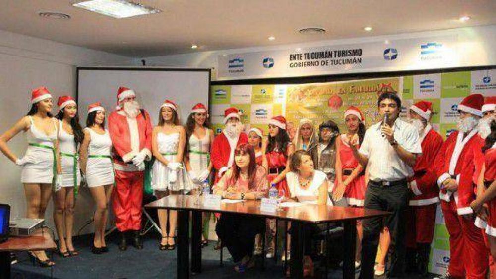 �Megadesfile de Navidad� en la plaza principal de la ciudad de Famaill�