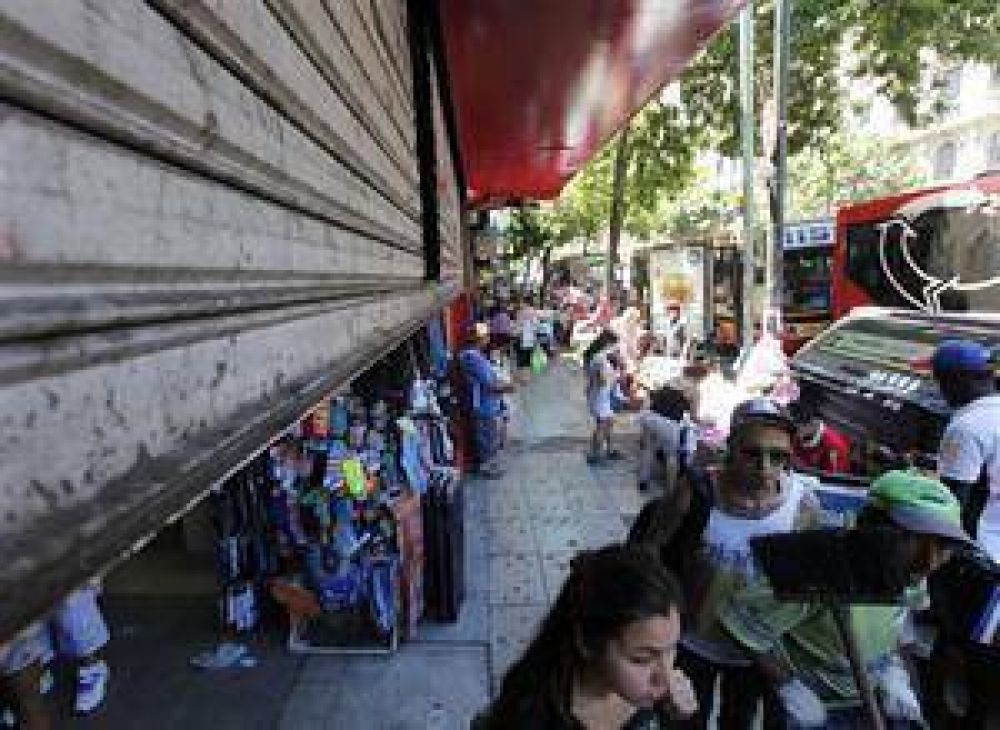 Con refuerzo de seguridad y recaudos de los comerciantes, el 20-D pas� sin saqueos