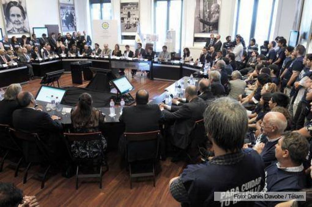 Gobierno y privados acordaron los precios de 175 productos masivos