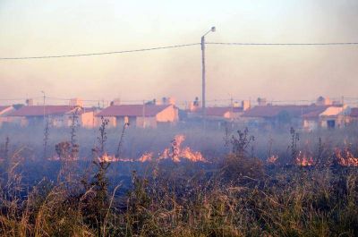 Incendios de pastos en varios sectores de la ciudad