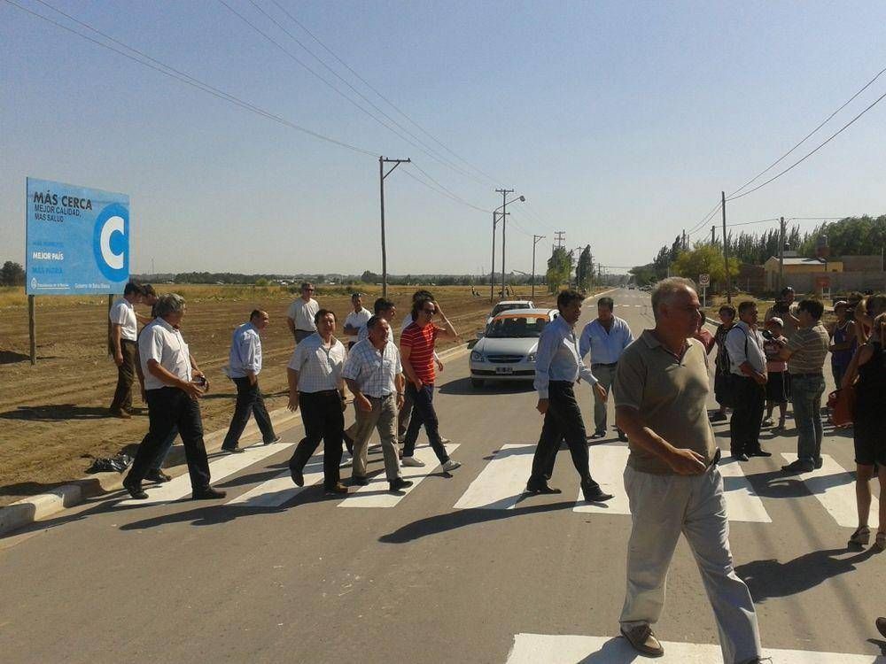 Inauguraron la cuadra asfaltada N� 400 en lo que va del a�o