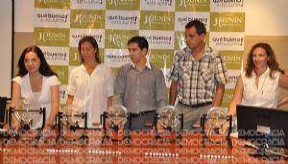 Recompensan a diez buenos contribuyentes con $ 3.000