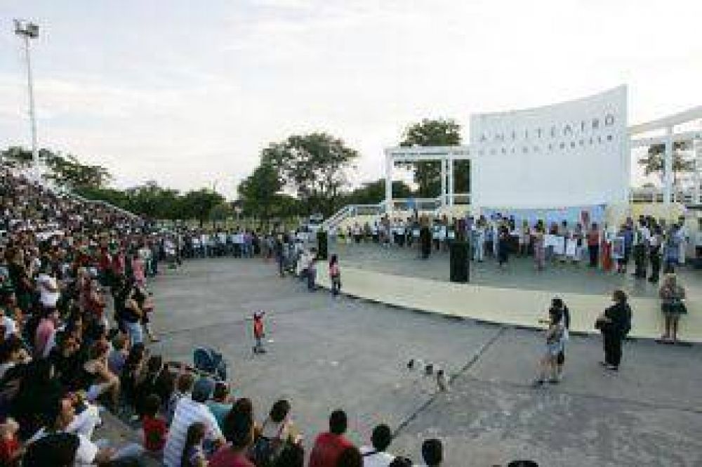 Entregaron diplomas a 618 estudiantes egresados del plan FinEs 2