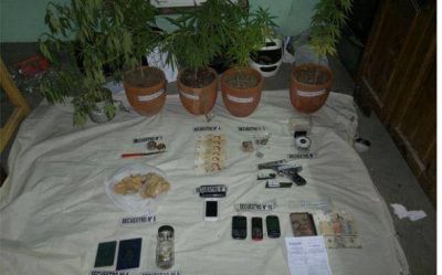 La polic�a detuvo a un delincuente que vend�a marihuana que cultivaba en su casa