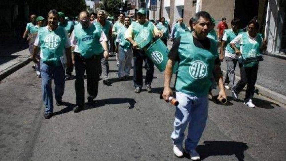 Estatales molestos con las expresiones de Alperovich