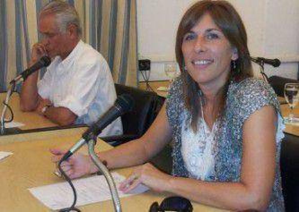 HCD Sarmiento: Asumi� Sandra Pujol	