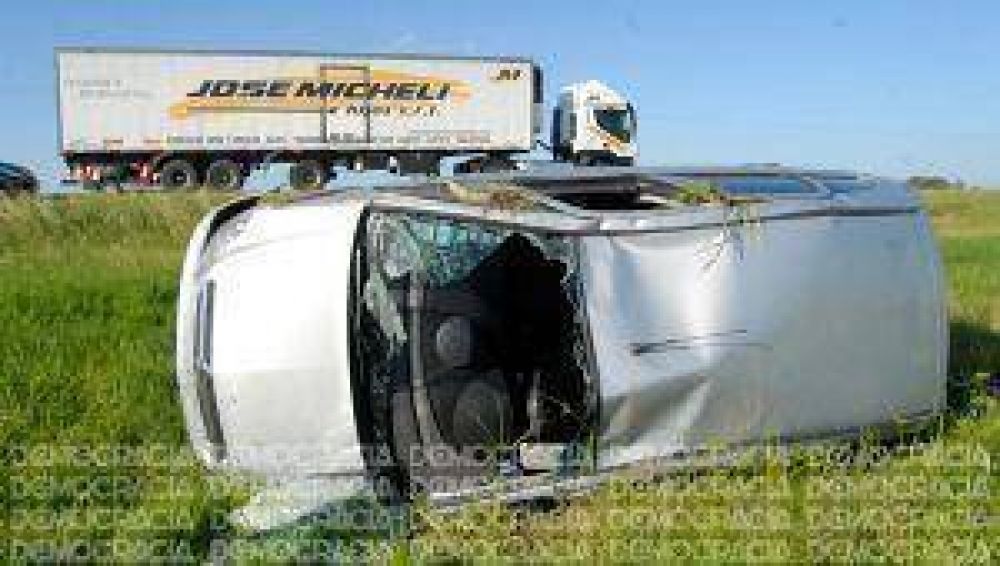 El conductor de una camioneta present� lesiones de consideraci�n en un vuelco