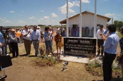 Inauguraron en Moquehu� la planta de tratamiento de l�quidos cloacales 