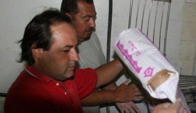 El FR prepara pan dulces para entregar en los barrios