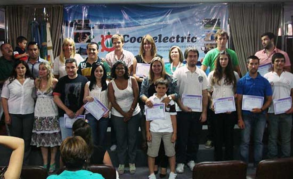 Nuevos egresados del Centro de Estudios Universitarios de Coopelectric