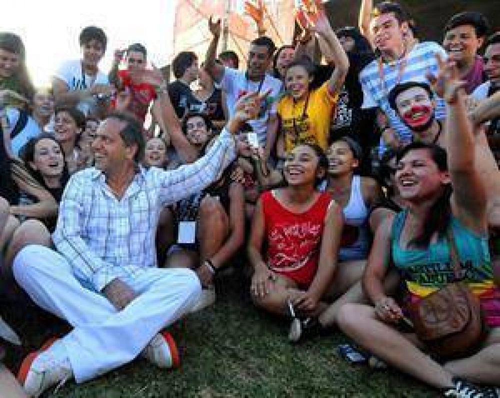 Scioli se reposiciona para 2015 y avanza en su armado nacional