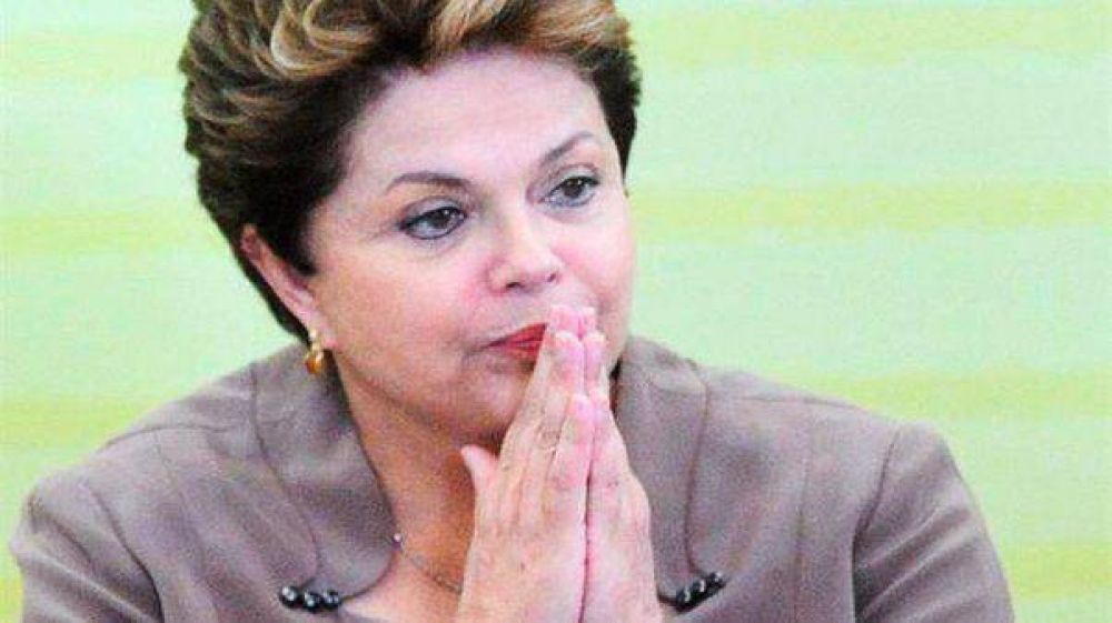 Dilma Rousseff pidi� disculpas por no usar el cintur�n de seguridad
