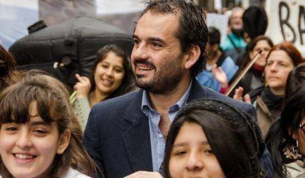 "Macri sigue patoteando a la educaci�n p�blica"