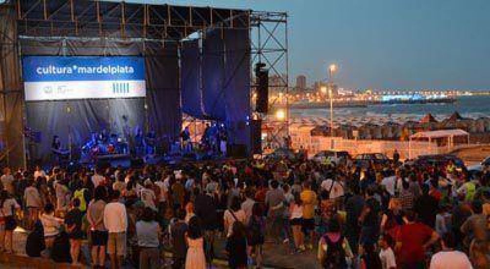 Una multitud disfrut� del Festival M�sica en Navidad