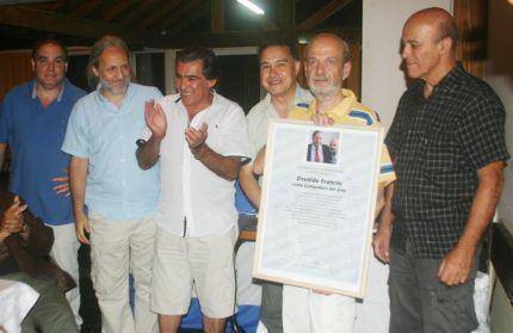 Osvaldo Franc�s fue consagrado como �El Compa�ero del A�o�