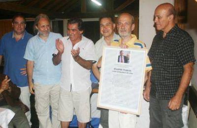Osvaldo Franc�s fue consagrado como �El Compa�ero del A�o�