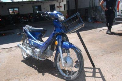 Otro motociclista muerto: se choc� un canasto de basura en la calle Pilcomayo