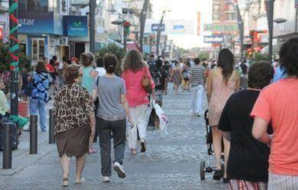 Con menor gasto que el a�o pasado, arranc� el movimiento de venta de regalos navide�os