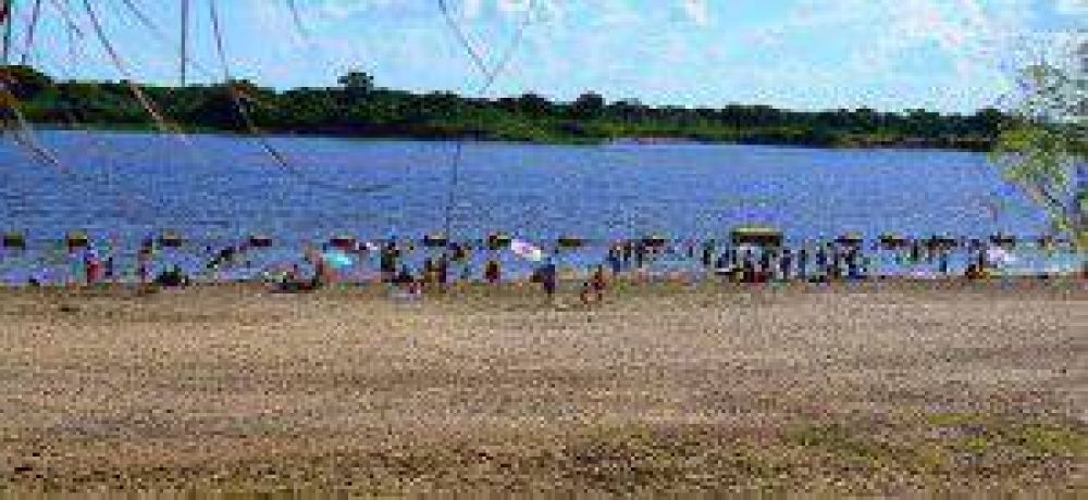 Arranc� la temporada de playa en Laguna Oca