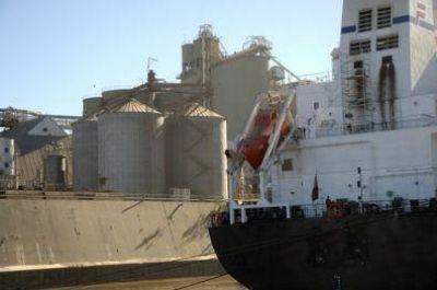 El puerto de Rosario prev� mover un 25 por ciento m�s de cargas en 2014