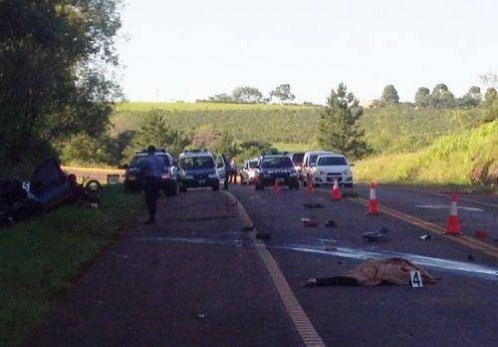Un muerto tras un choque frontal entre un auto y una moto