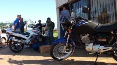 La comisar�a 13� recuper� dos motos robadas de un taller y detuvo a un vecino involucrado