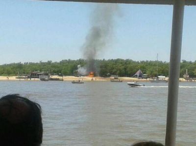 Un hombre result� herido al incendiarse la casa de los due�os del parador Deja Vu, frente a la Fluvial