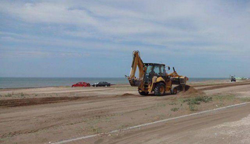 Limpieza de playa y colocaci�n de carteler�a en Claromec�