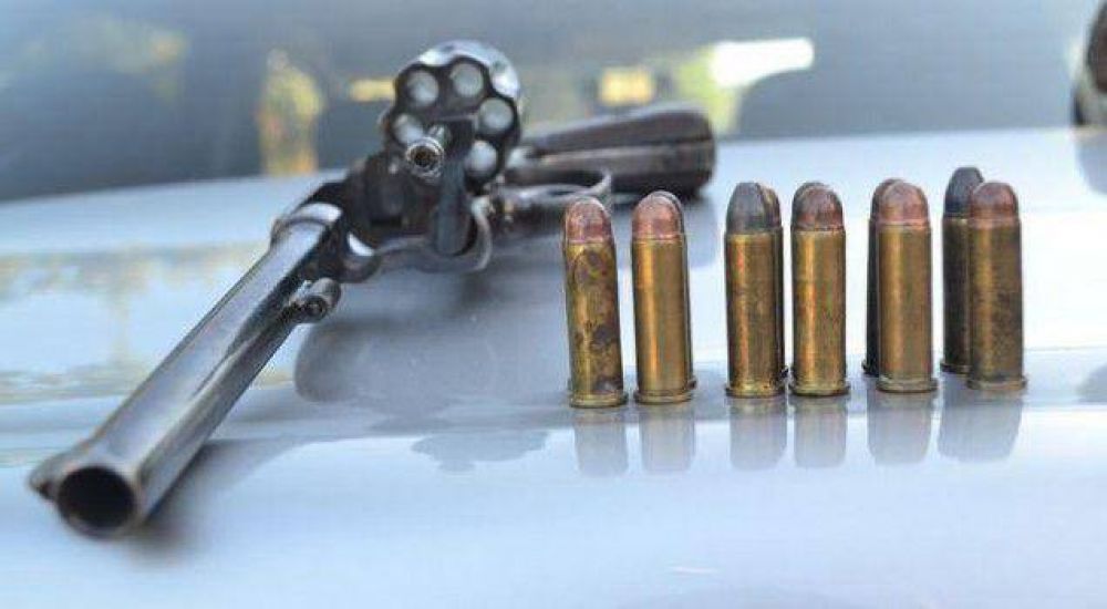 Lo detuvieron con un 38 en la cintura