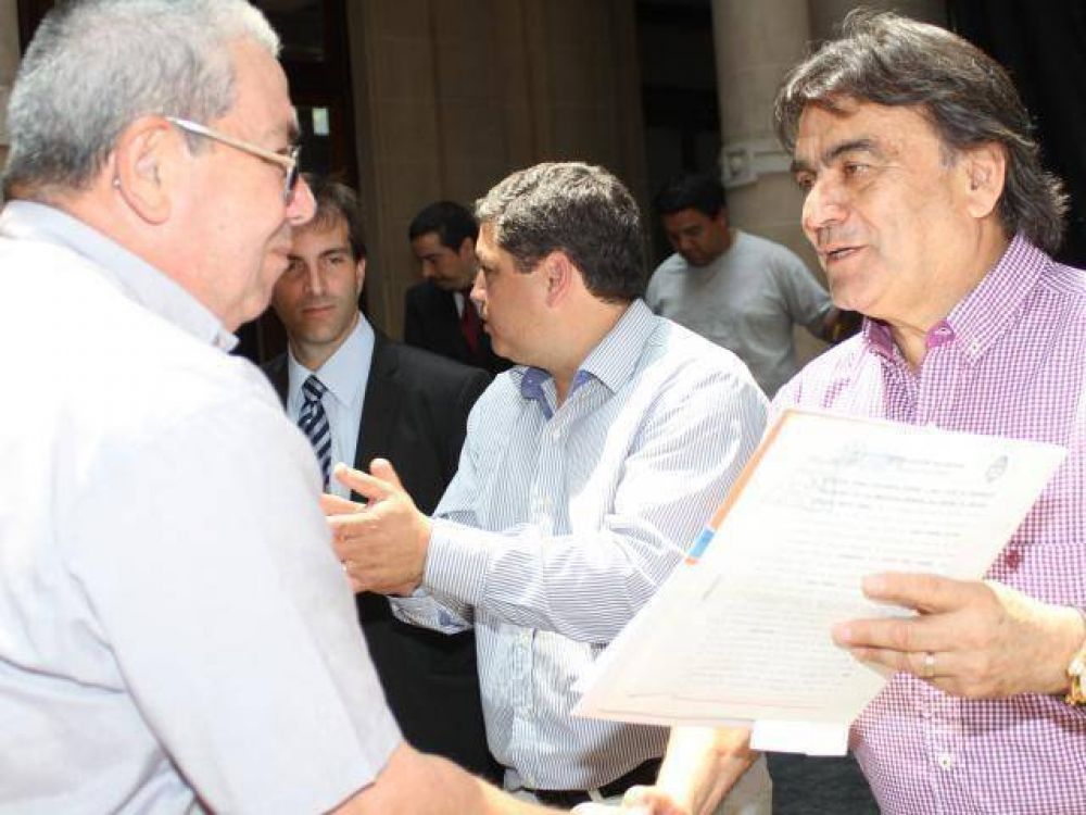 M�s escrituras para vecinos