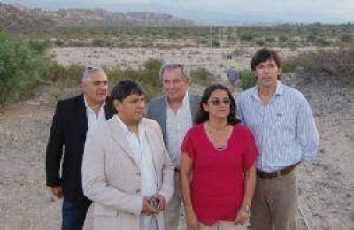 Luc�a supervis� los avances en obra de la l�nea de Ampajango