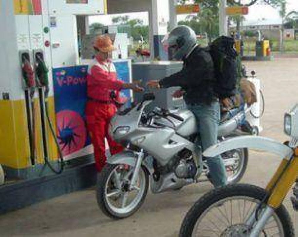 Proponen que estaciones de servicio controlen a motociclistas