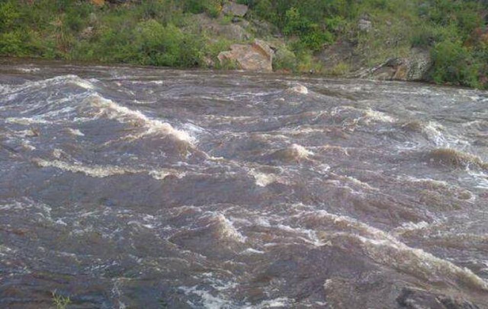 Buscan a desaparecido por la crecida del R�o San Antonio