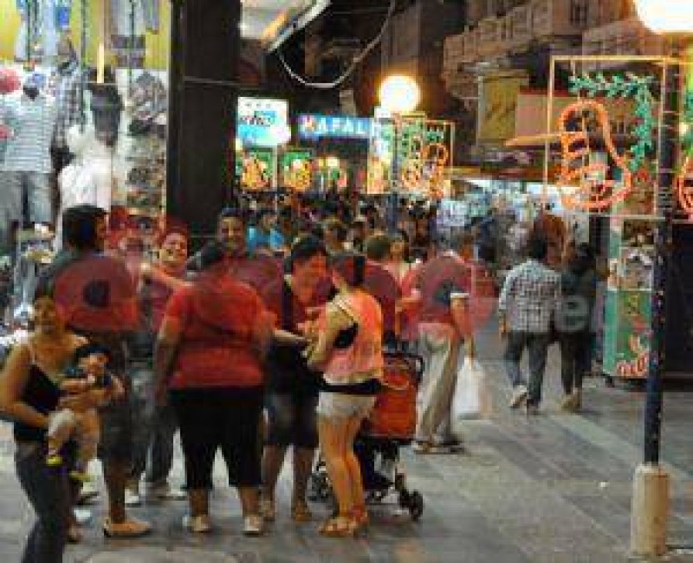 Reducen el horario de atenci�n en comercios
