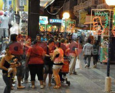 Reducen el horario de atenci�n en comercios