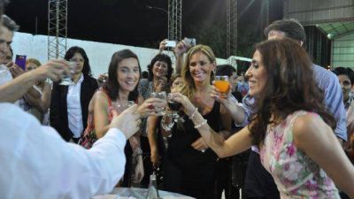 El Frente C�vico por Santiago realiz� su brindis anual en el club Tiro Federal