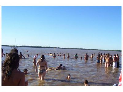 Villa Urquiza: buscan un joven que desapareci� de la superficie cuando se ba�aba en el r�o