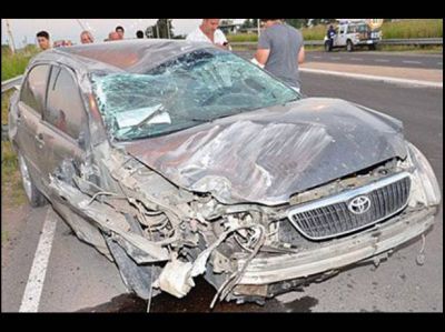 Fuerte colisi�n entre dos autos en el cruce de las rutas 39 y 20