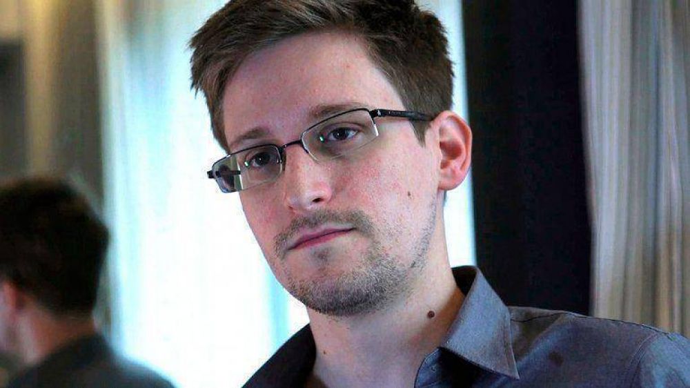 Edward Snowden volvi� a decir que aceptar�a asilo en Brasil