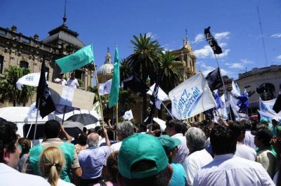 Por la Navidad, los estatales le otorgan una tregua al PE