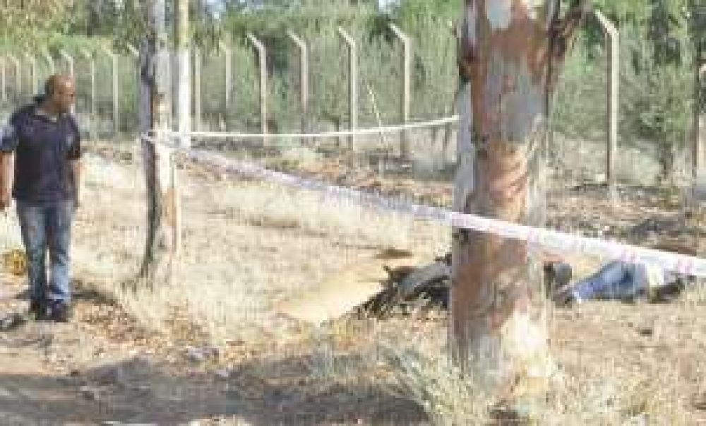 Tr�gico choque contra un �rbol en Zonda: 2 muertos