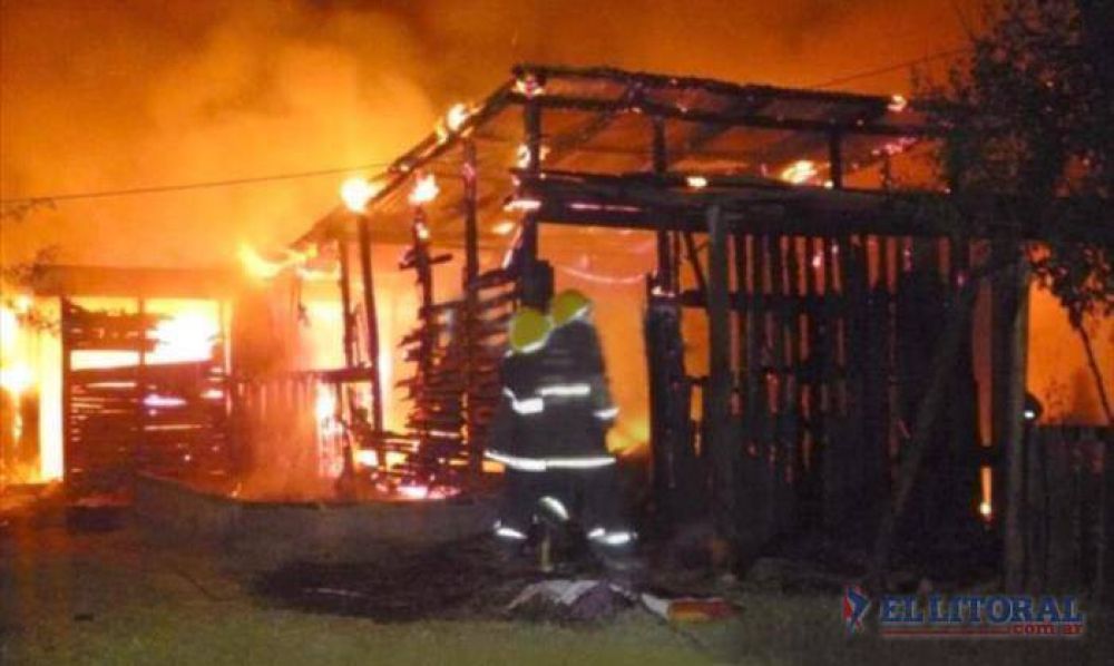 Asesinaron a un hombre en un conflicto vecinal y en repudio incendiaron casas