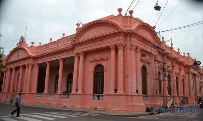 Ricardo sale de vacaciones por 15 d�as y Canteros ocupar� el sill�n de Ferr�