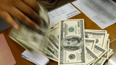 El d�lar oficial cerr� a $ 6,44 y el "blue" se fortalece
