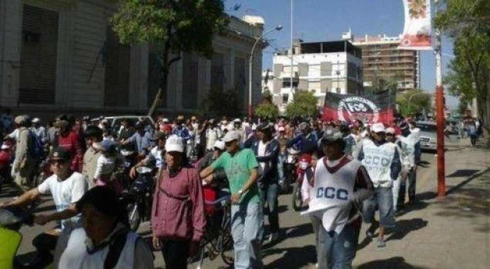 Movimientos sociales reclaman pago a porteros y bolsines