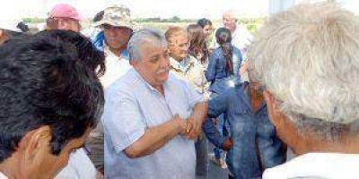 Municipales cesanteados cortaron el tr�nsito de la ruta 81 en protesta