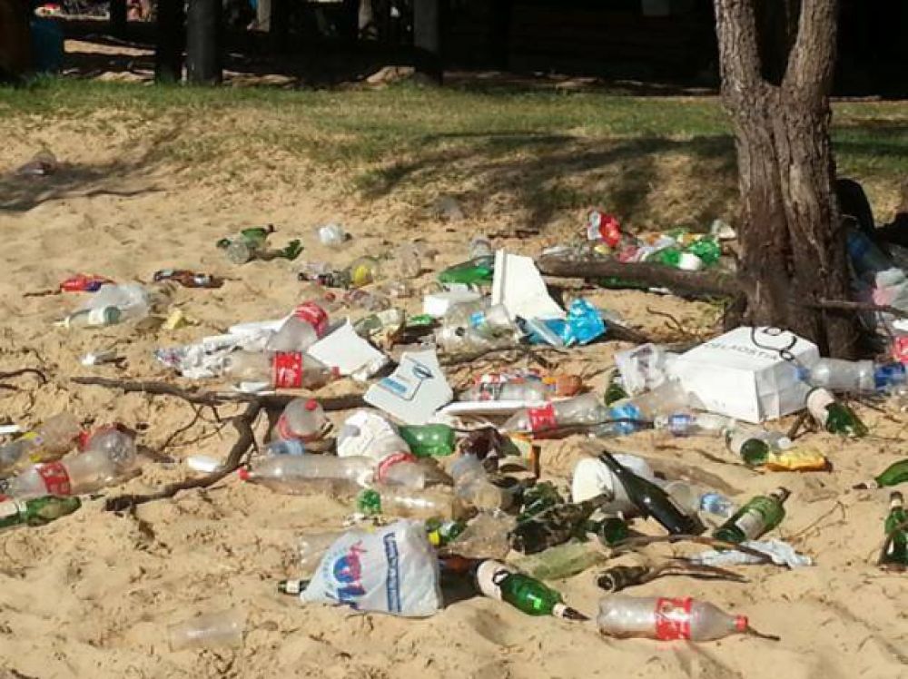 Critican a las fiestas en las islas por su fuerte impacto ambiental