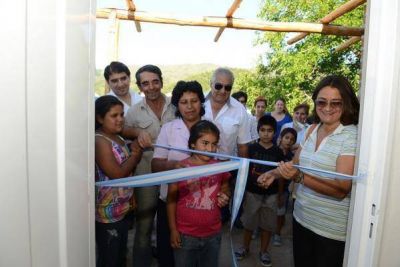 La Gobernadora entreg� soluciones habitacionales a 69 familias