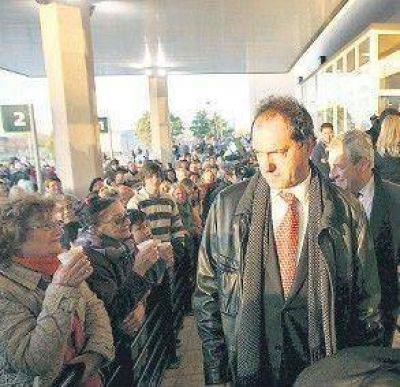 Scioli se top� con m�s reclamos en su marat�n por el interior provincial
